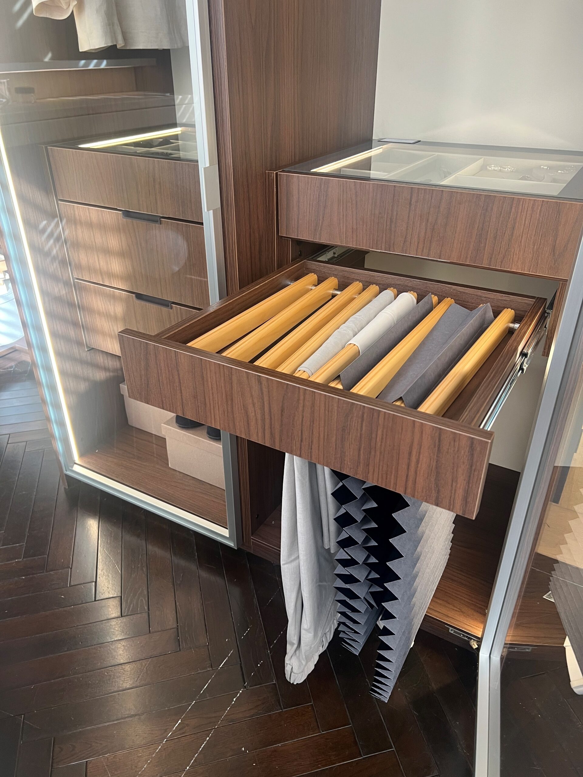 Air 扉用スラックスハンガー