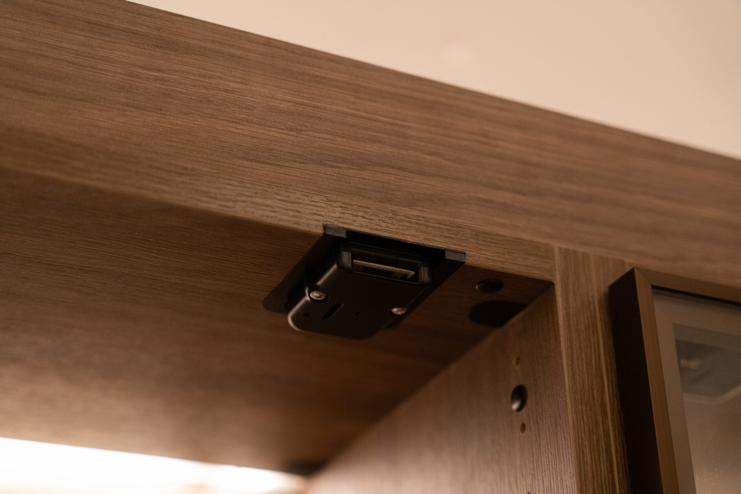 細枠用耐震ラッチ