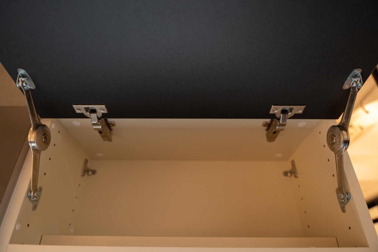 フラップアップ扉