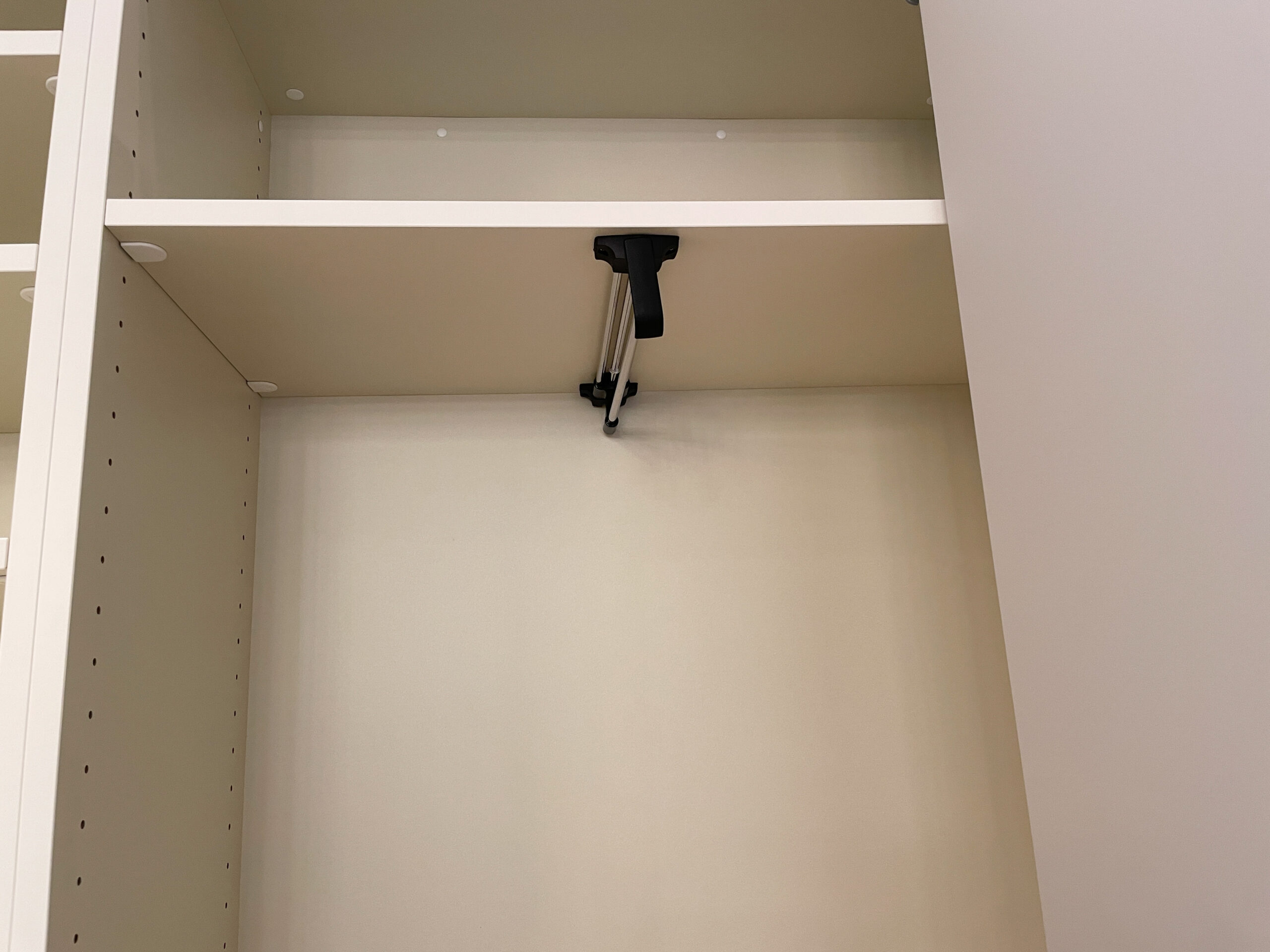 スライド式縦型ハンガーパイプ