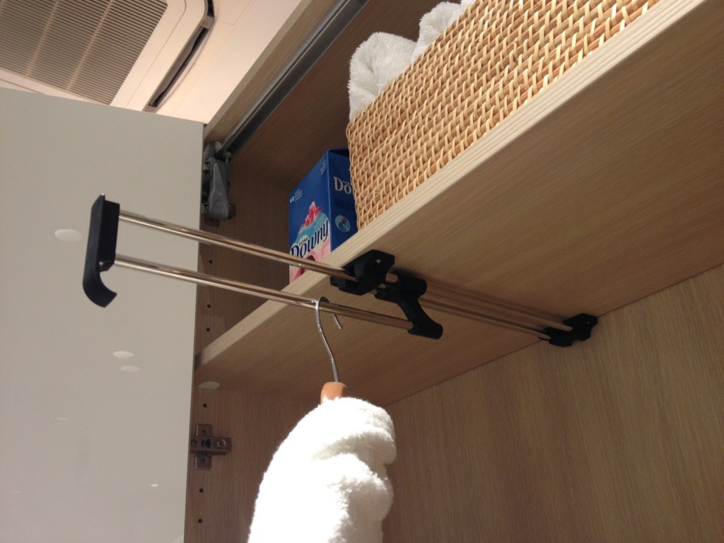 スライド式縦型ハンガーパイプ