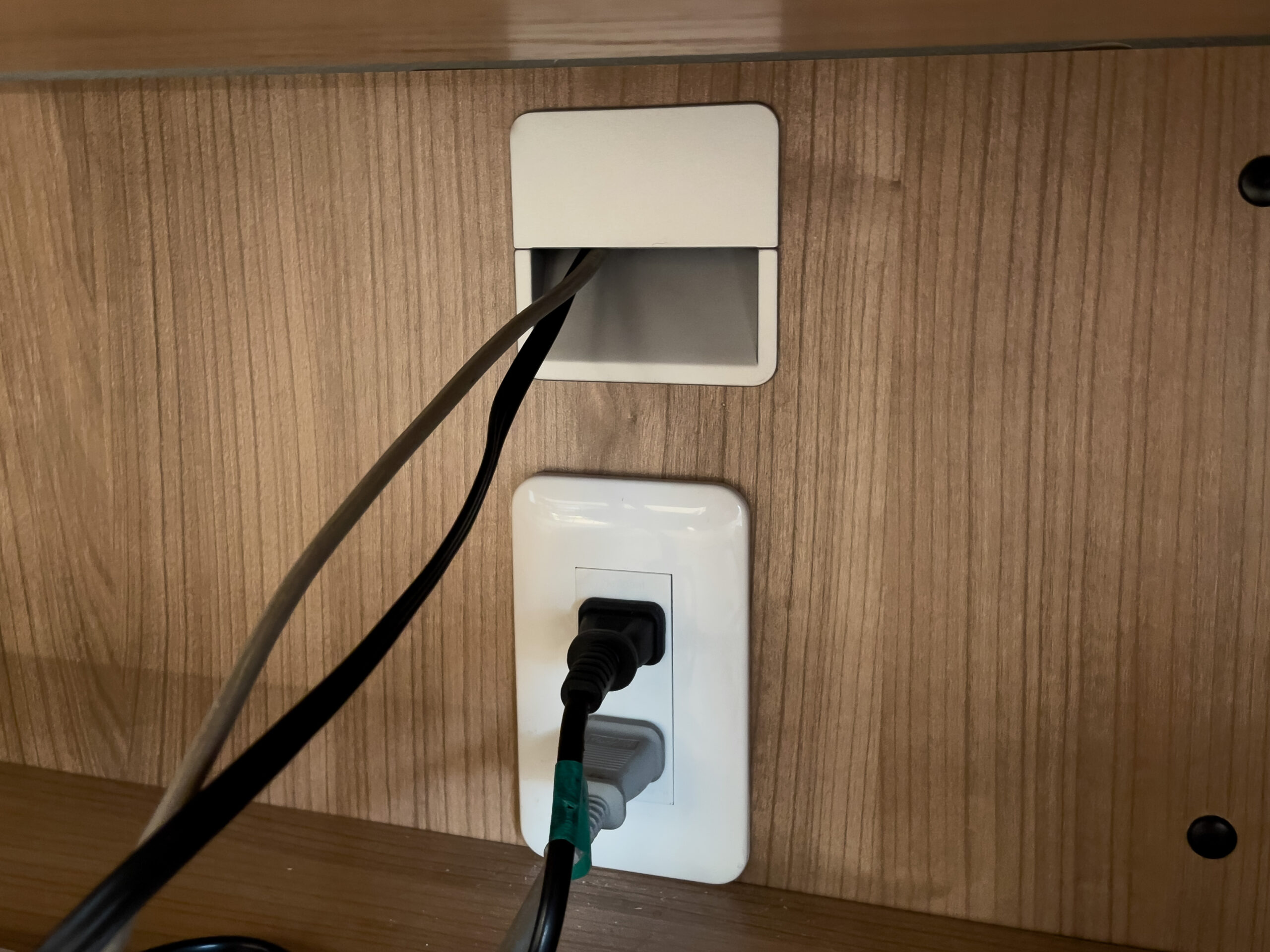 壁内配線用カバー