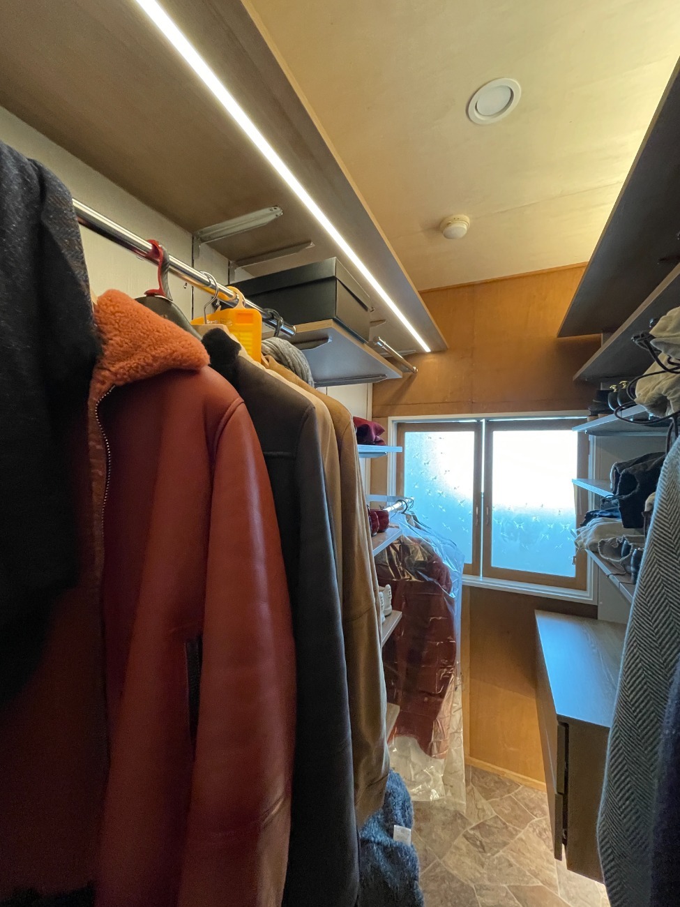 照明棚：特注対応のため、物件によっては対応が難しい状況がございます